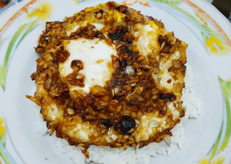 Nasi telor ayong