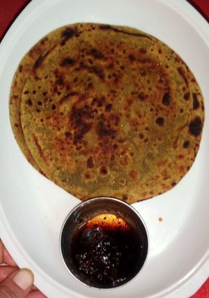बथुआ का पराठा (bathua ka paratha recipe in Hindi) रेसिपी मुख्य फोटो