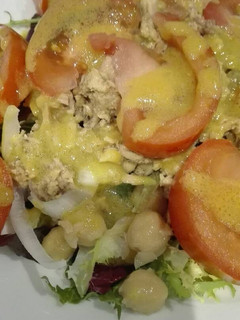 Una foto de Ensalada de garbanzos con vinagreta de mostaza