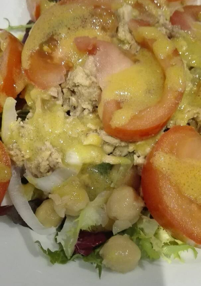 Una foto de Ensalada de garbanzos con vinagreta de mostaza