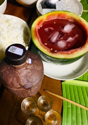 Hình của món Cocktail dưa hấu Sải Duần và rượu táo mèo Sapa.