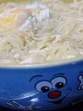 Sopa de Caldo de Pollo con Fideos Gallo y Huevo Estrellado