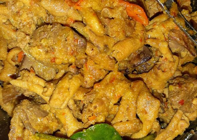 Ati ampela dan usus ayam bumbu kuning