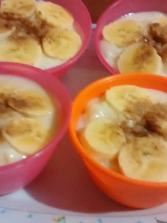 Una foto de Arroz con leche descremada 🍧y banana 🍌