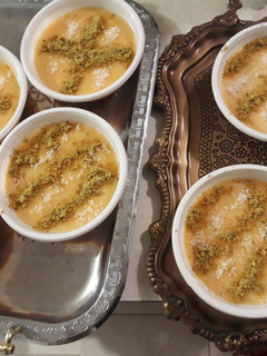 عکسی از دستور فرنی زعفرانی با آرد گندم