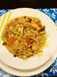 白醬鮭魚義大利麵 的食譜成品照片