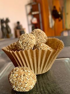 Una foto de Bolitas de avena plátano y chía