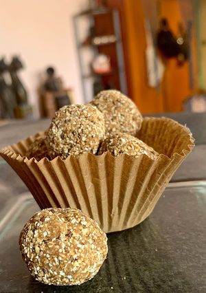 Una foto de Bolitas de avena plátano y chía