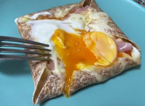 Foto principal de Pizza en sartén con bordes de queso