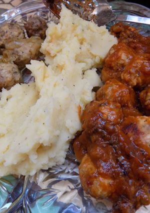Una foto de Albóndigas cocinadas al disco: 2 variantes con puré a las 3 pimientas