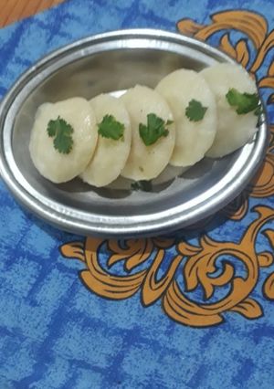 इडली (idli recipe in Hindi) रेसिपी मुख्य फोटो