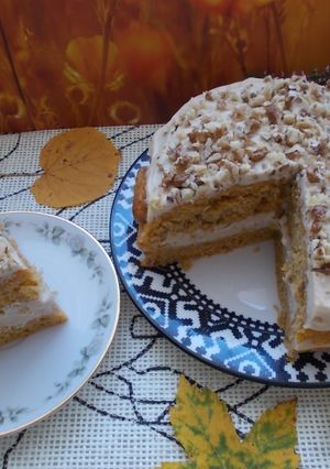 Zdjęcie przepisu Ciasto marchewkowo-orzechowe z kremem.