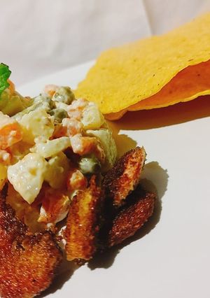 Una foto de Ensalada Rusa con camarones al Jaz