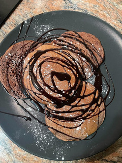 Una foto de Pancakes de yogur y chocolate 🍫