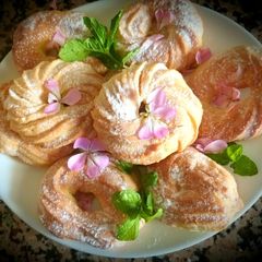 A picture of Lambout(dry bracelets cakes)👍😛.