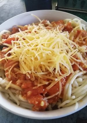 A picture of Spaghetti pasta with bacon.