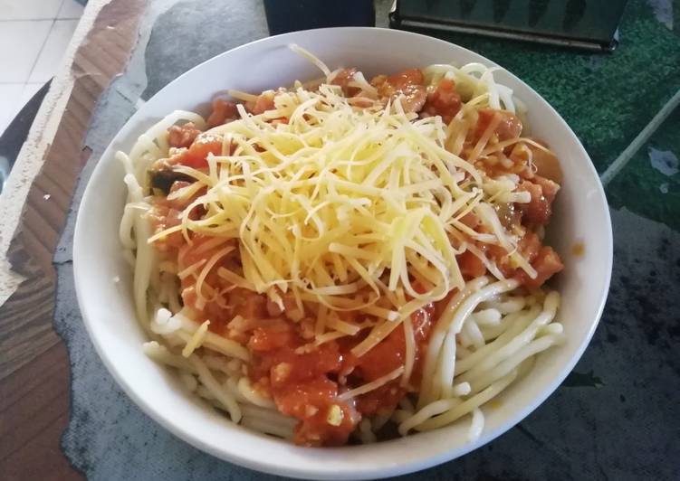 Spaghetti pasta with bacon