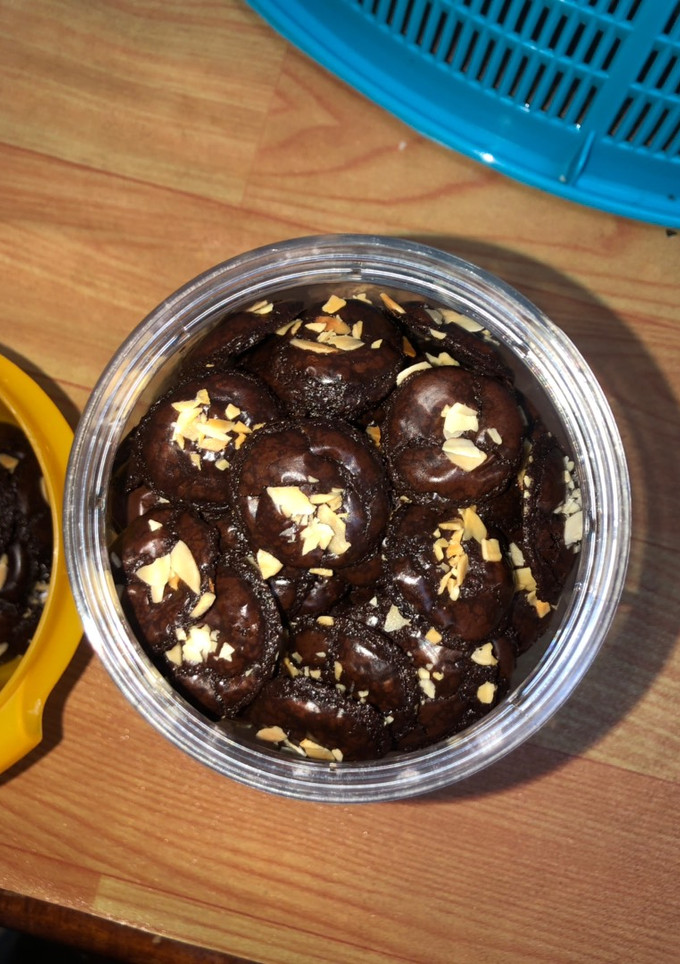 A picture of Brownies cookies.