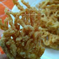 รูปของ Jamur Enoki Goreng Crispy #pr_cemilanjamannow