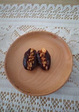 Gambar Snacking: Energy Booster with Dates and Granoila (Eat Clean)