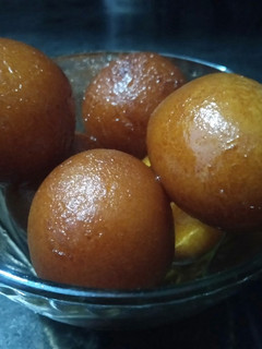 गुलाब जामुन (Gulab jamun recipe in Hindi) रेसिपी मुख्य फोटो