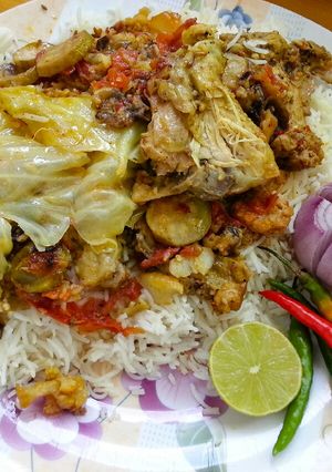 صورة لوصفة أرز بالدجاج المشوي مع الخضار