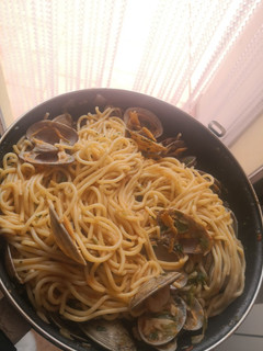 Una foto de Spaghettis con almejas y gambas👌