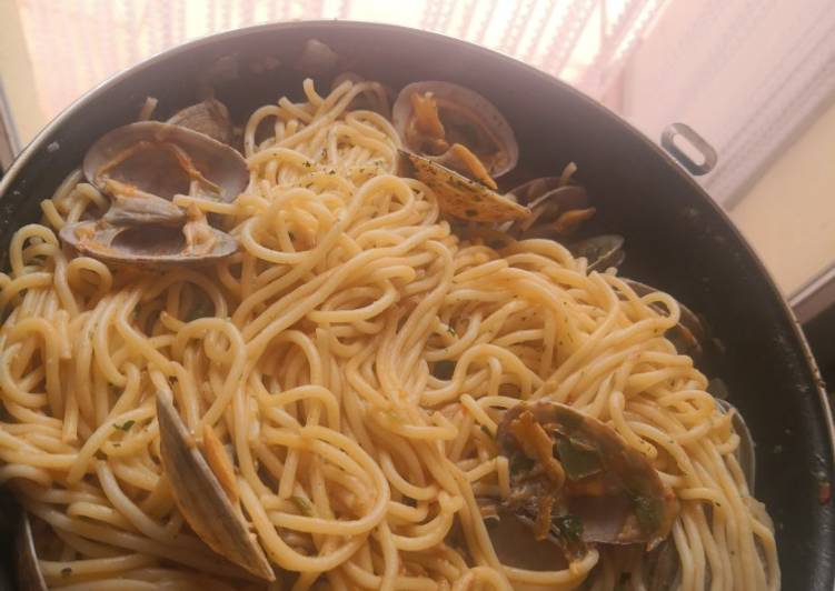 Spaghettis con almejas y gambas👌