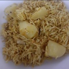 A picture of Aloo ki Tahari.