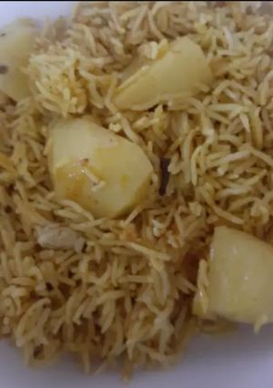 A picture of Aloo ki Tahari.