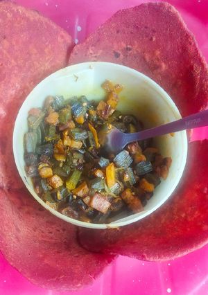 বিটের পরোটা আর ঢেঁড়স আলু ভাজা (beater porota recipe in Bengali) রেসিপির প্রধান ছবি