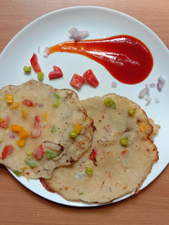 रवा उत्तपम (Rava Uttapam recipe in hindi) रेसिपी मुख्य फोटो