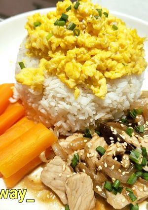 รูปของ หมูผัดซอสญี่ปุ่น ไข่ขยี้