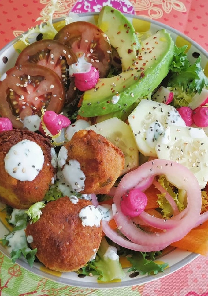 Una foto de Ensalada de falafel
