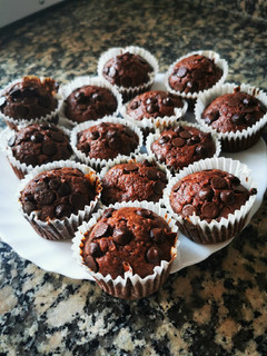 Una foto de Muffins de chocoplatano😋