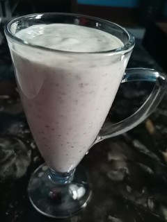 A picture of Banana oatmeal lactation smoothie #themechallenge.