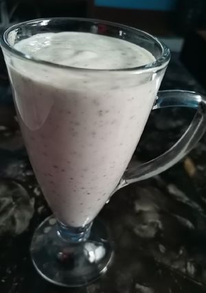 A picture of Banana oatmeal lactation smoothie #themechallenge.