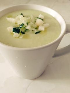 Una foto de Gazpacho de aguacate y pepino