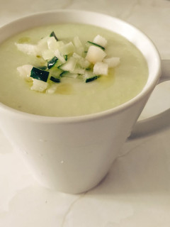 Una foto de Gazpacho de aguacate y pepino