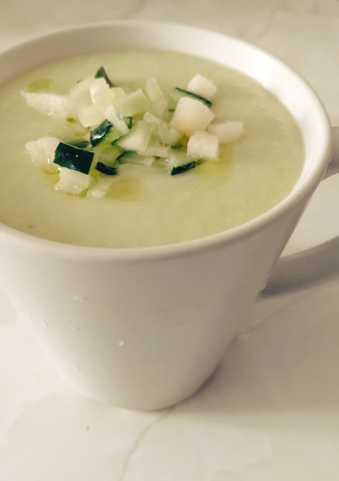 Una foto de Gazpacho de aguacate y pepino