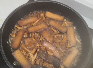 Una foto de Fricandó de tofu con moixernons