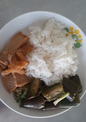 Hình của món Cà Nâu Xanh Xào Tỏi.