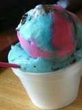 Helado de menta con chocolate