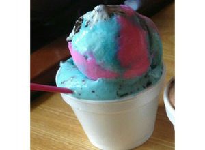 Una foto de Helado de menta con chocolate