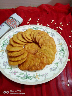 સત્તુ પૂરી (Sattu Poori Recipe In Gujarati) રેસીપી મુખ્ય ફોટો