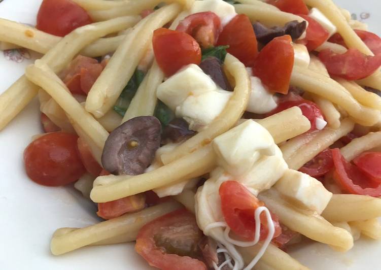 Steps to Make Award-winning Pasta mozzarella, tomatoes and olives