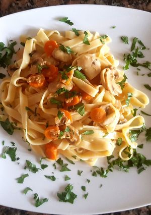 Una foto de Fideos tagliatelle con champiñones. #recetariocamino