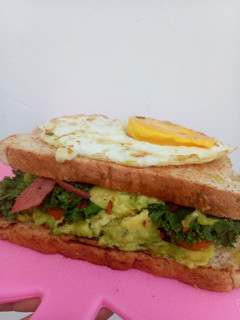 Foto resep Kale Avocado Bread Toast with Egg