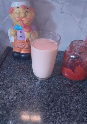 Una foto de Yogurt de mermelada 🍓🍑🍐🍎🫐