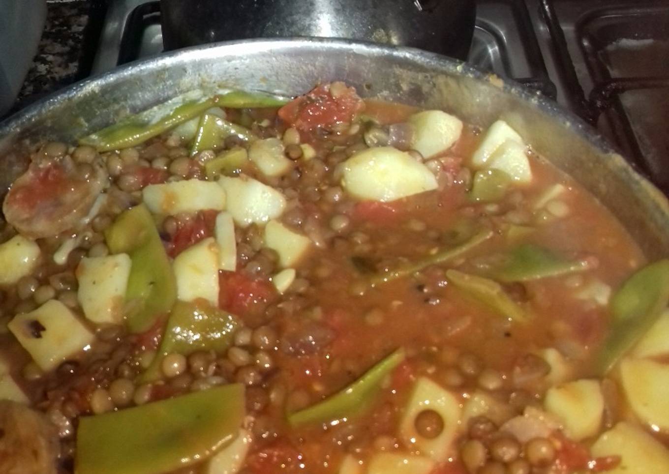 Guiso de lentejas, chauchas y papas